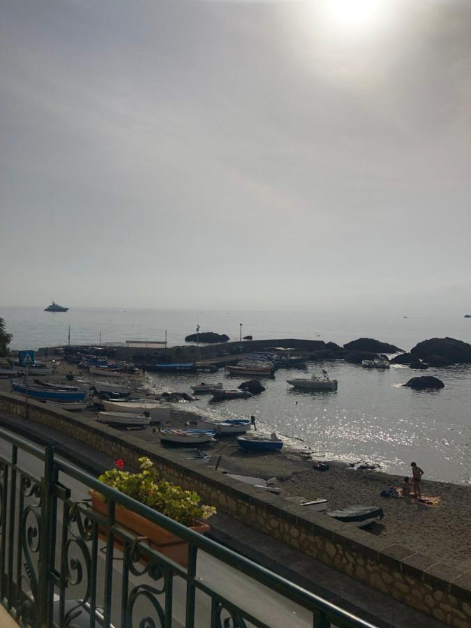 Hostel Beach House Giardini Naxos Exterior foto