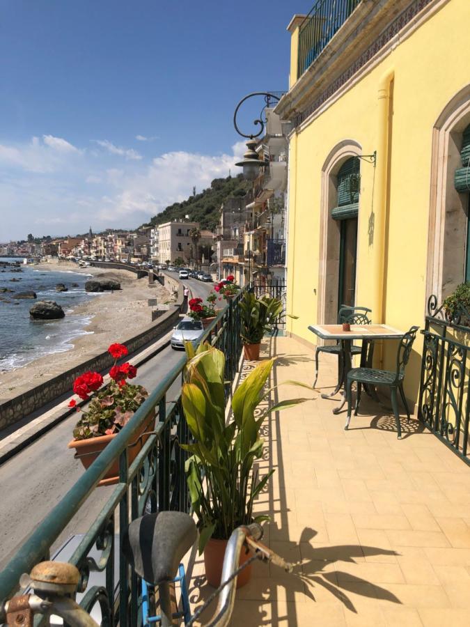 Hostel Beach House Giardini Naxos Exterior foto