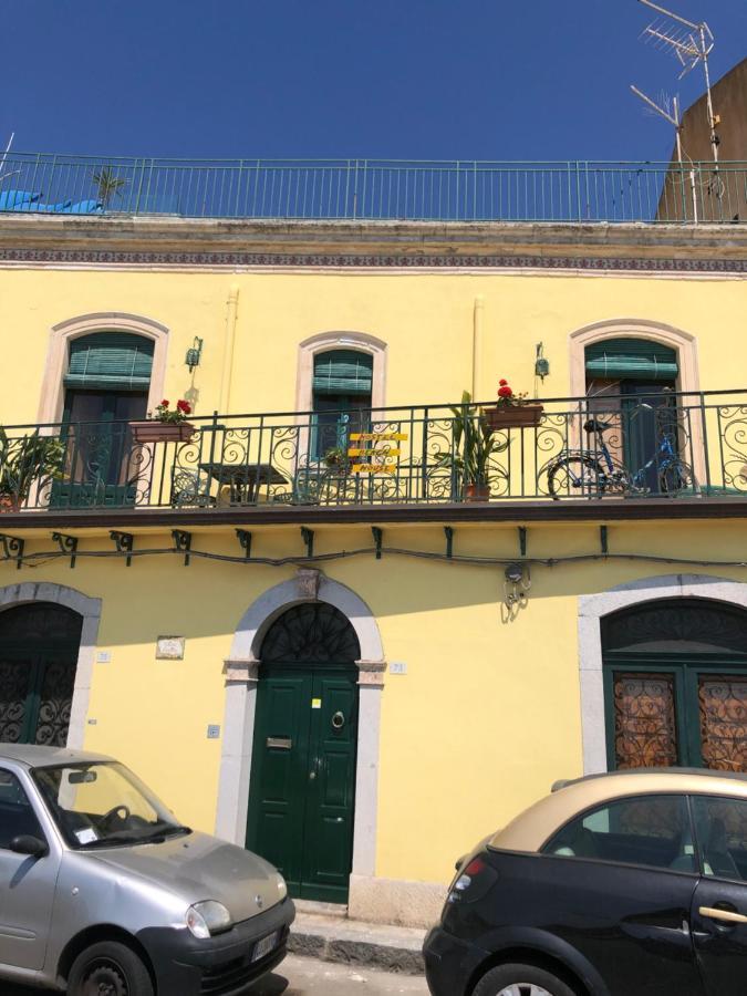 Hostel Beach House Giardini Naxos Exterior foto