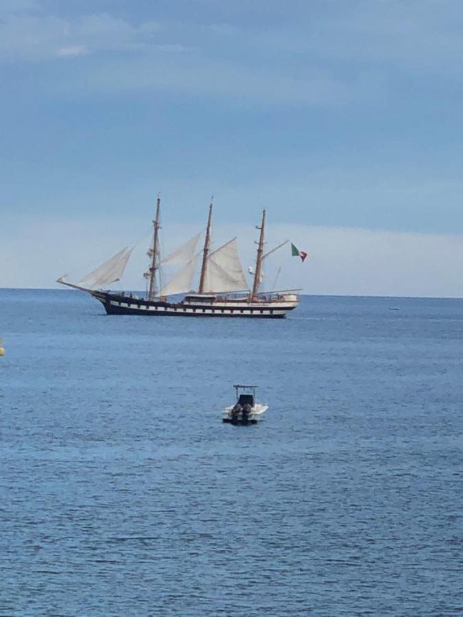 Hostel Beach House Giardini Naxos Exterior foto