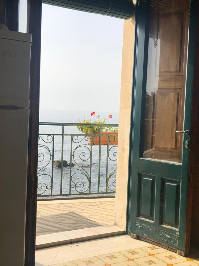 Hostel Beach House Giardini Naxos Exterior foto