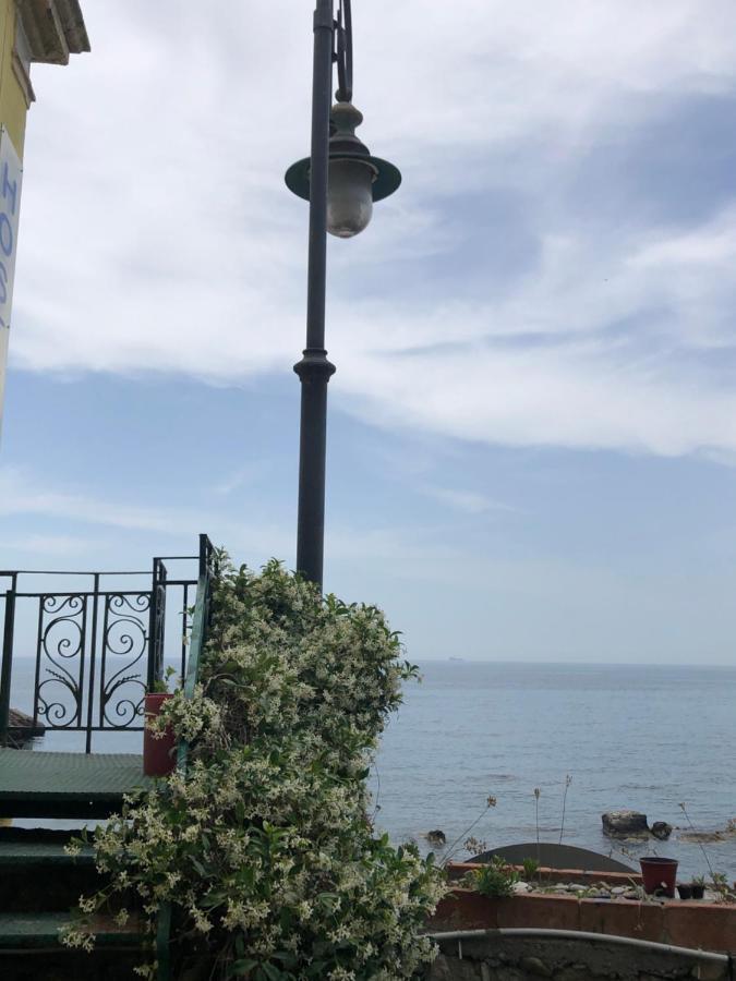 Hostel Beach House Giardini Naxos Exterior foto